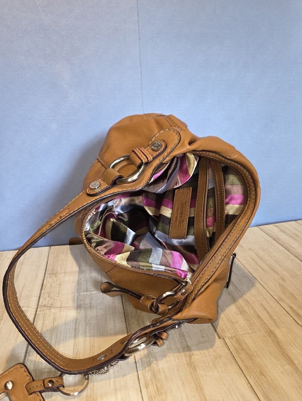 Tignanello Tan Leather Hobo Shoulder Bag - Picture 4 of 7